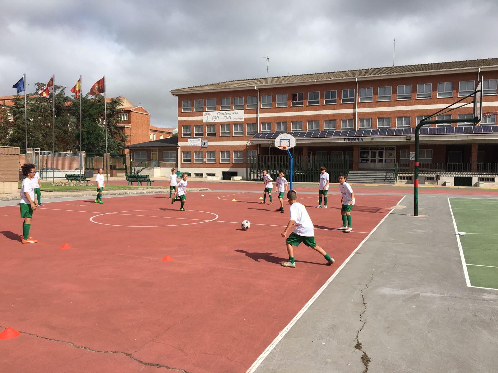Círculo Católico De Obreros niños jugando fútbol